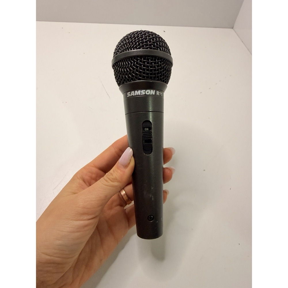 Samson R11 Dynamic Handheld Microphone XLR Used - Picture 2 of 3